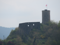 Ruine Husach und Rathaus